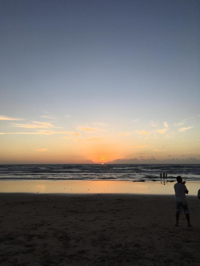 Chale Em Frente A Praia Salvador Bagian luar foto